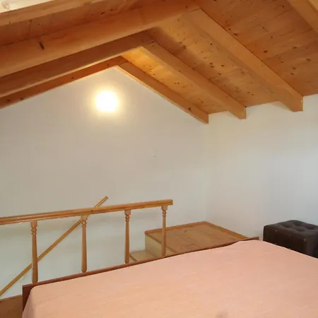 Vis 2435b 아파트 Kut